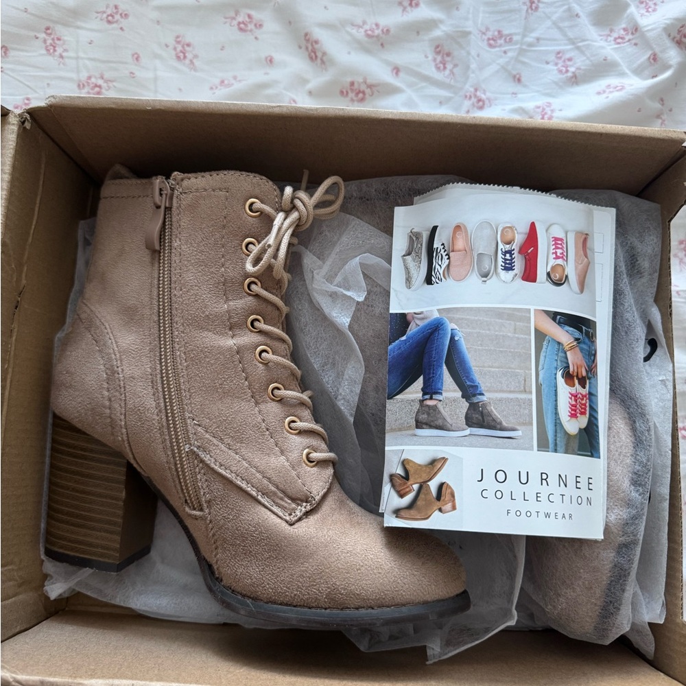 Journee Collection Women's Beige Heeled Boots W5.5